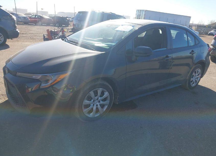 Photo 2 of 2022 Toyota Corolla LE (VIN 5YFEPMAE2NP357423)