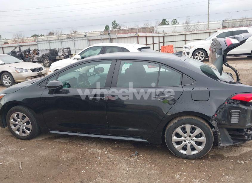 Photo 15 of 2022 Toyota Corolla LE (VIN 5YFEPMAE2NP358930)