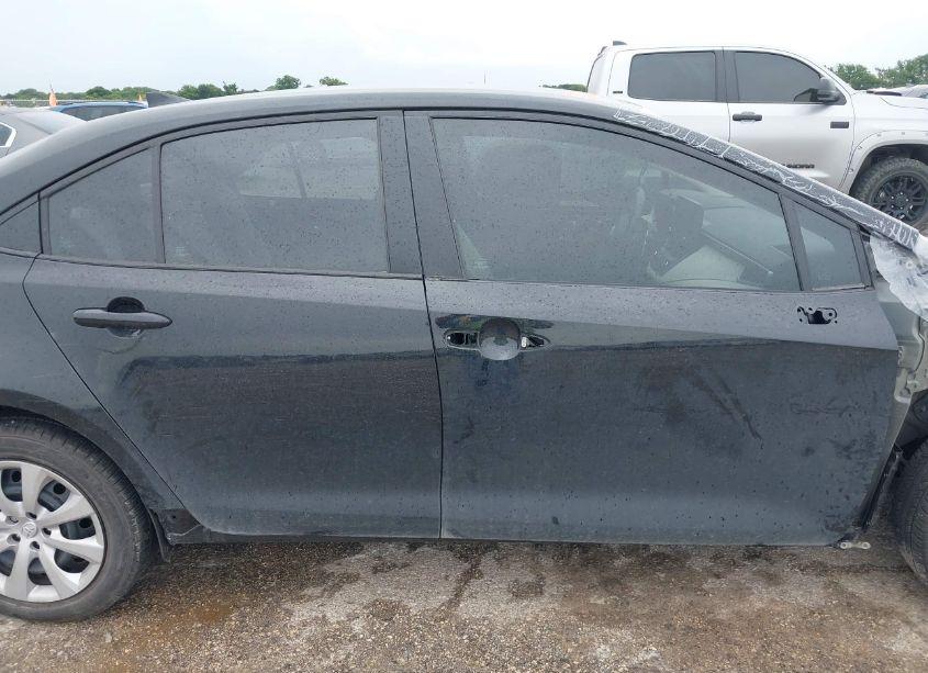 Photo 13 of 2022 Toyota Corolla LE (VIN 5YFEPMAE2NP369037)