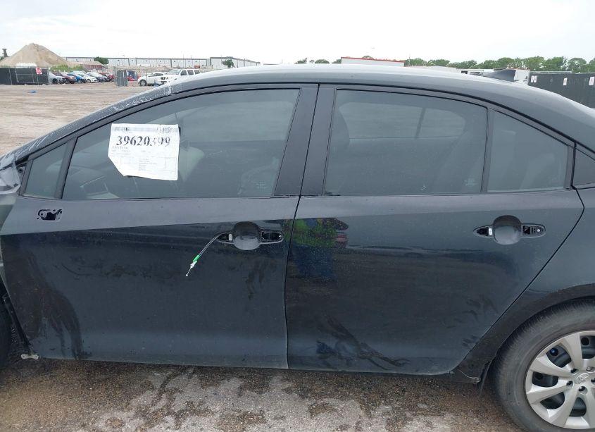 Photo 14 of 2022 Toyota Corolla LE (VIN 5YFEPMAE2NP369037)