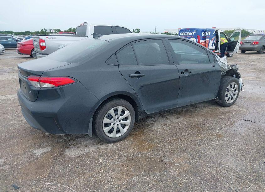 Photo 4 of 2022 Toyota Corolla LE (VIN 5YFEPMAE2NP369037)