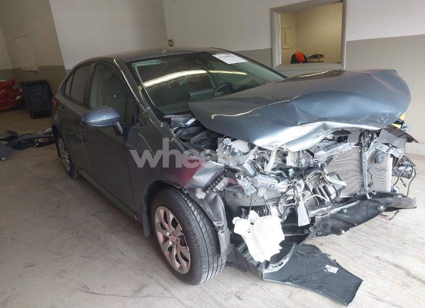 2022 Toyota Corolla LE (VIN 5YFEPMAE2NP383911) main photo