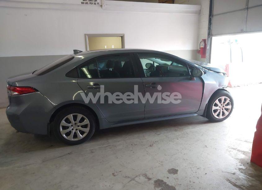 Photo 14 of 2022 Toyota Corolla LE (VIN 5YFEPMAE2NP383911)
