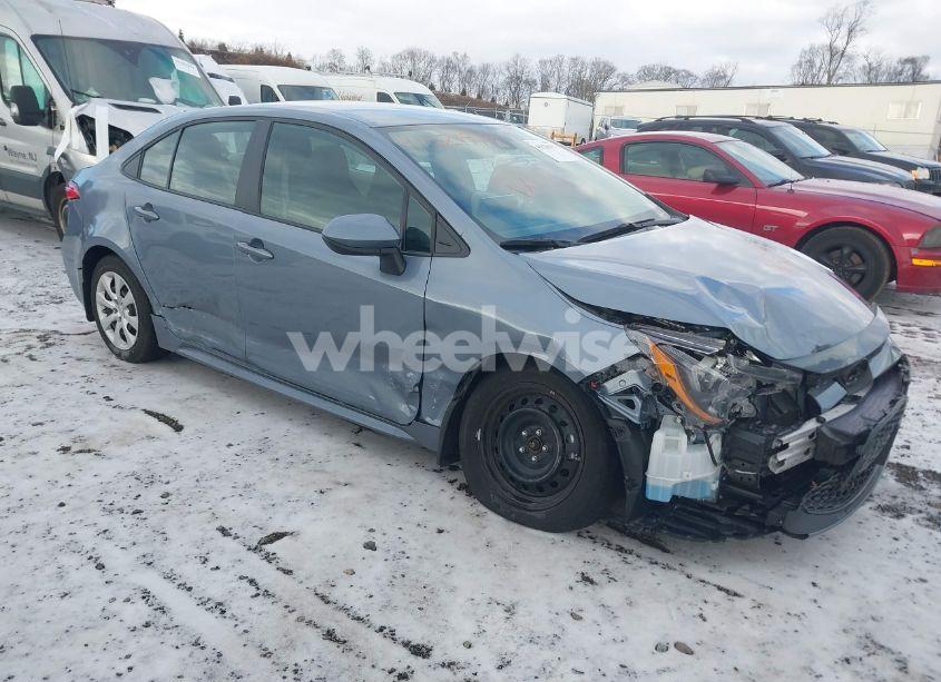 2022 Toyota Corolla LE (VIN 5YFEPMAE2NP388624) main photo