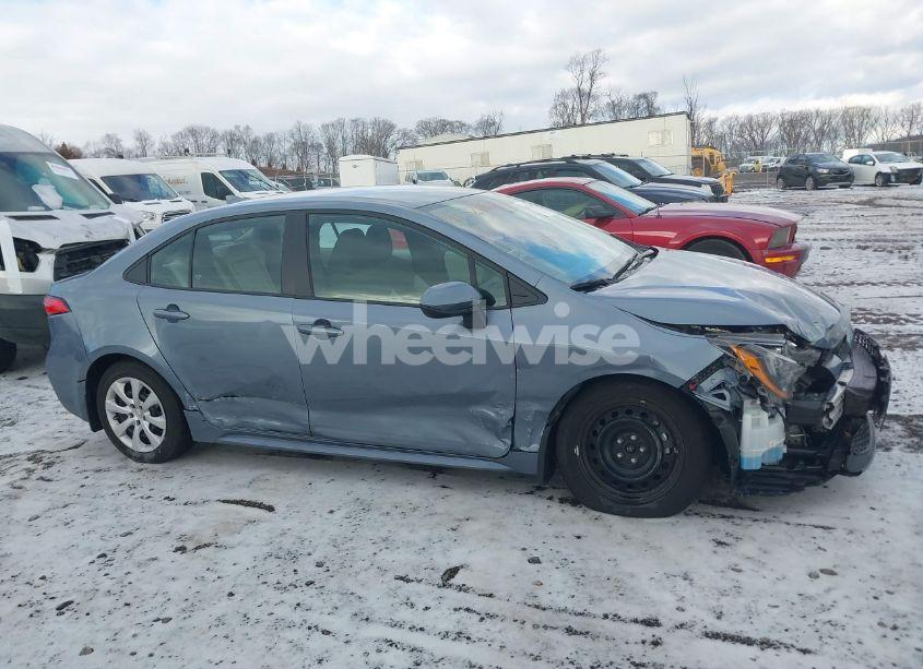 Photo 13 of 2022 Toyota Corolla LE (VIN 5YFEPMAE2NP388624)