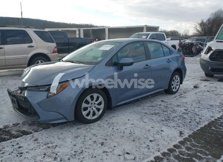 Photo 2 of 2022 Toyota Corolla LE (VIN 5YFEPMAE2NP388624)