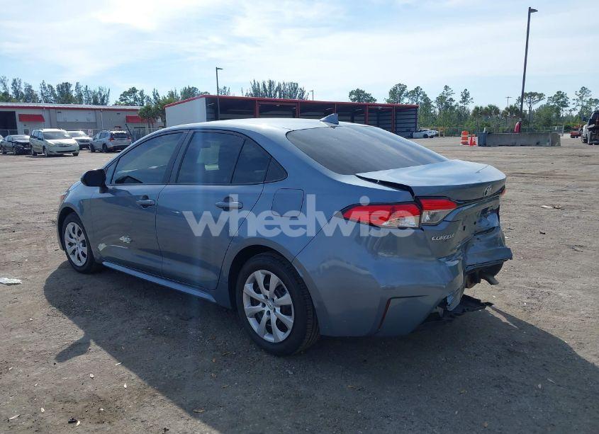 Photo 3 of 2021 Toyota Corolla LE (VIN 5YFEPMAE3MP165426)