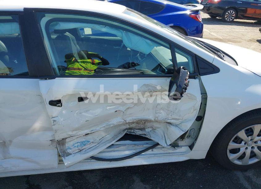 Photo 6 of 2021 Toyota Corolla LE (VIN 5YFEPMAE3MP243106)