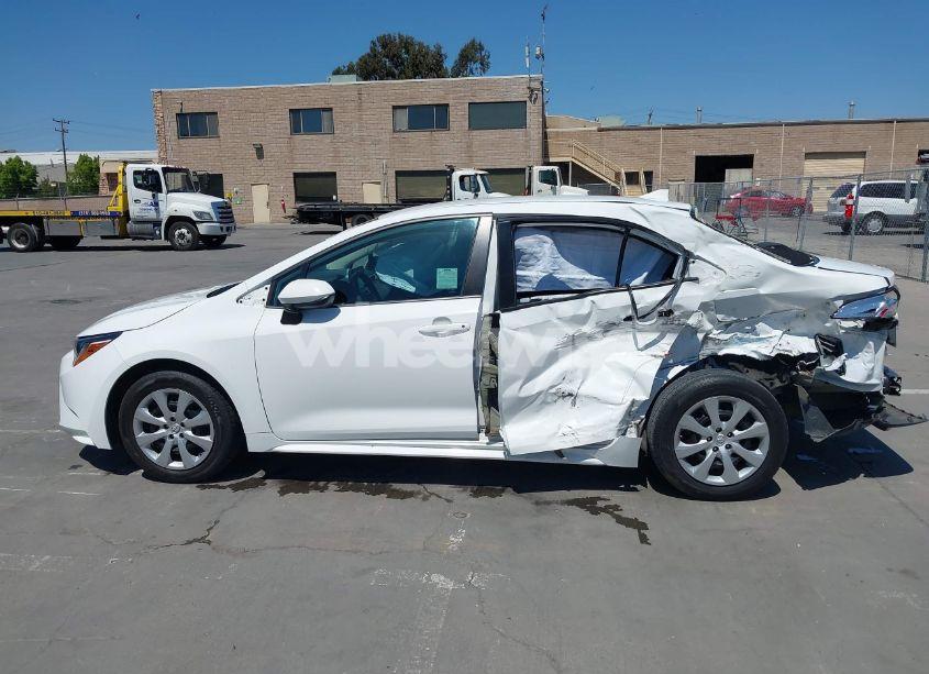 Photo 15 of 2022 Toyota Corolla LE (VIN 5YFEPMAE3NP274213)