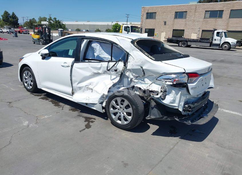 Photo 3 of 2022 Toyota Corolla LE (VIN 5YFEPMAE3NP274213)