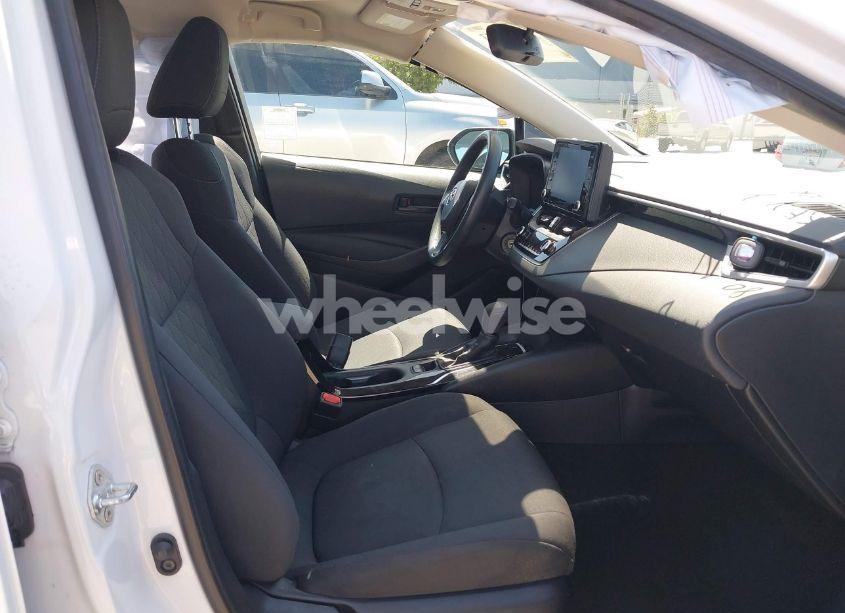 Photo 5 of 2022 Toyota Corolla LE (VIN 5YFEPMAE3NP274213)