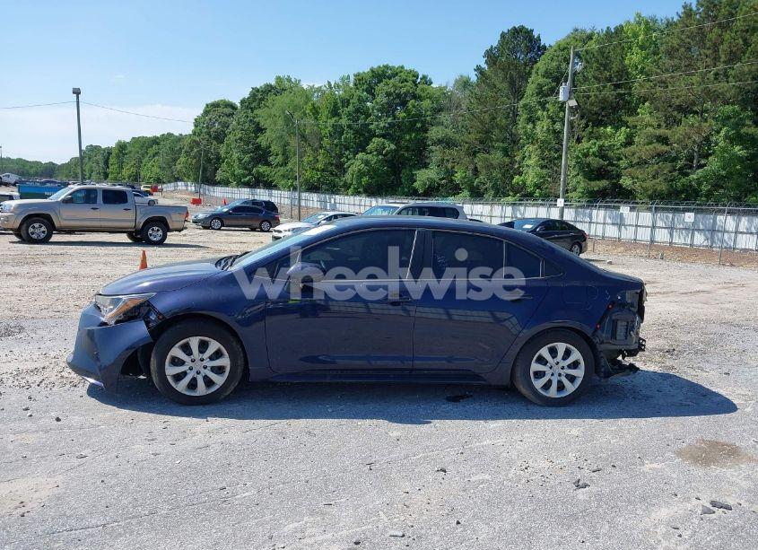 Photo 15 of 2022 Toyota Corolla LE (VIN 5YFEPMAE3NP279136)