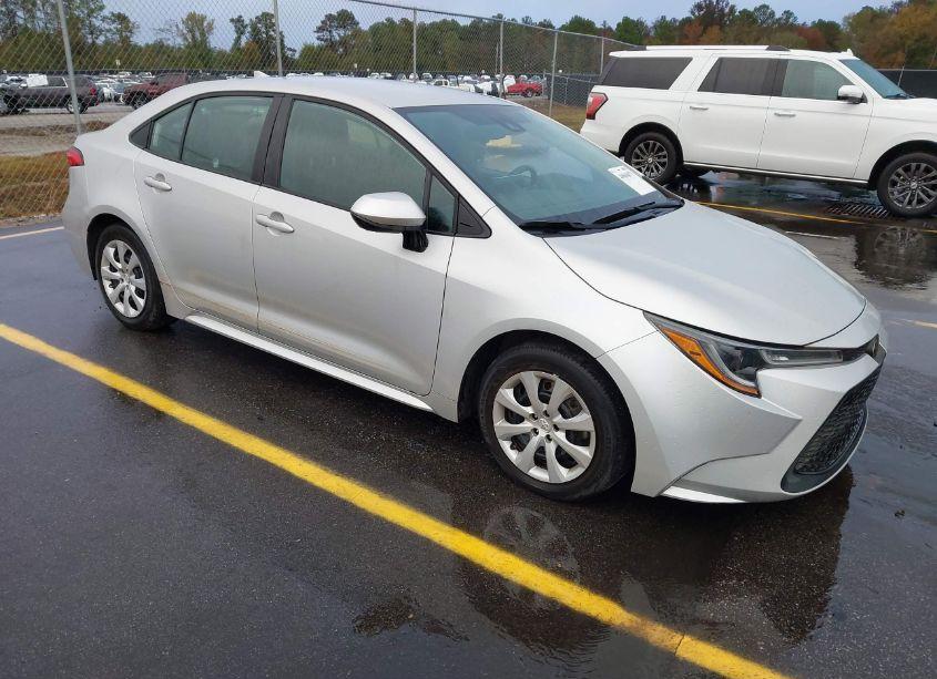 2022 Toyota Corolla LE (VIN 5YFEPMAE3NP282828) main photo