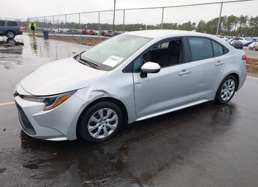 Photo 2 of 2022 Toyota Corolla LE (VIN 5YFEPMAE3NP282828)