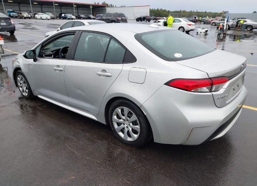 Photo 3 of 2022 Toyota Corolla LE (VIN 5YFEPMAE3NP282828)