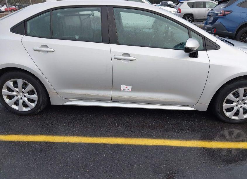 Photo 6 of 2022 Toyota Corolla LE (VIN 5YFEPMAE3NP282828)