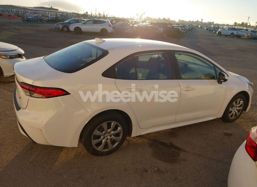 Photo 13 of 2022 Toyota Corolla LE (VIN 5YFEPMAE3NP305234)