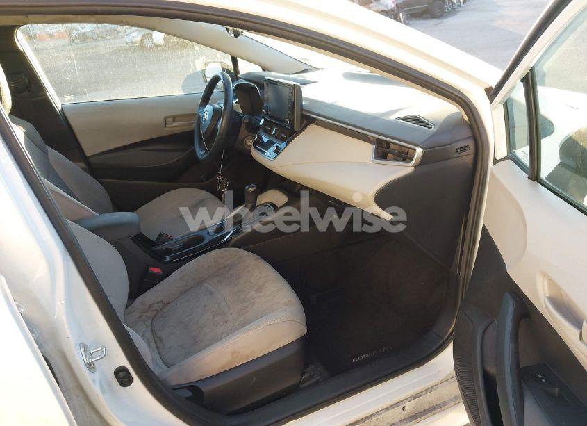 Photo 5 of 2022 Toyota Corolla LE (VIN 5YFEPMAE3NP305234)