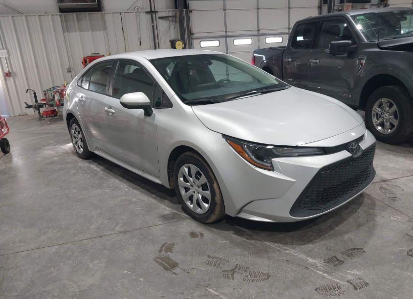 2022 Toyota Corolla LE (VIN 5YFEPMAE3NP318162) main photo