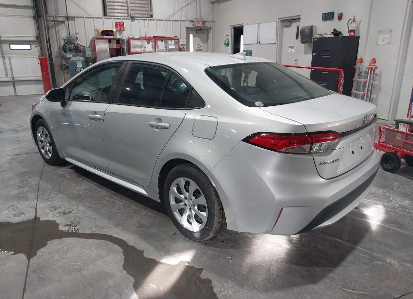 Photo 3 of 2022 Toyota Corolla LE (VIN 5YFEPMAE3NP318162)