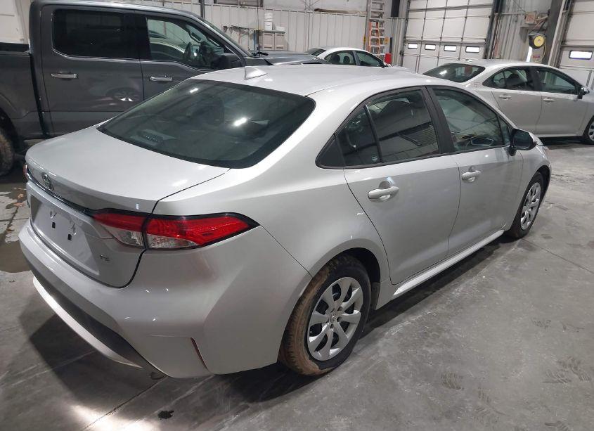Photo 4 of 2022 Toyota Corolla LE (VIN 5YFEPMAE3NP318162)