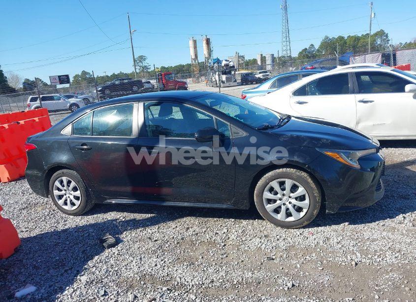 Photo 13 of 2022 Toyota Corolla LE (VIN 5YFEPMAE3NP318534)