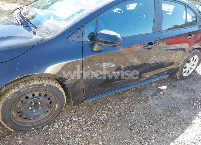 Photo 6 of 2022 Toyota Corolla LE (VIN 5YFEPMAE3NP318534)