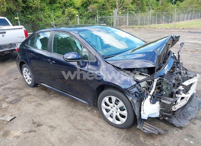 2022 Toyota Corolla LE (VIN 5YFEPMAE3NP356037) main photo