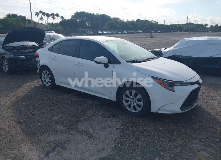 2022 Toyota Corolla LE (VIN 5YFEPMAE3NP370522) main photo