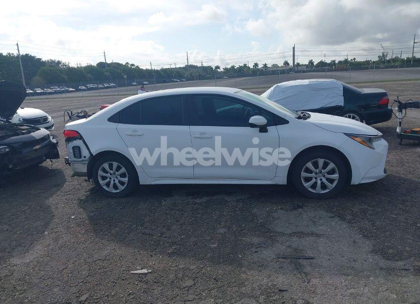 Photo 14 of 2022 Toyota Corolla LE (VIN 5YFEPMAE3NP370522)