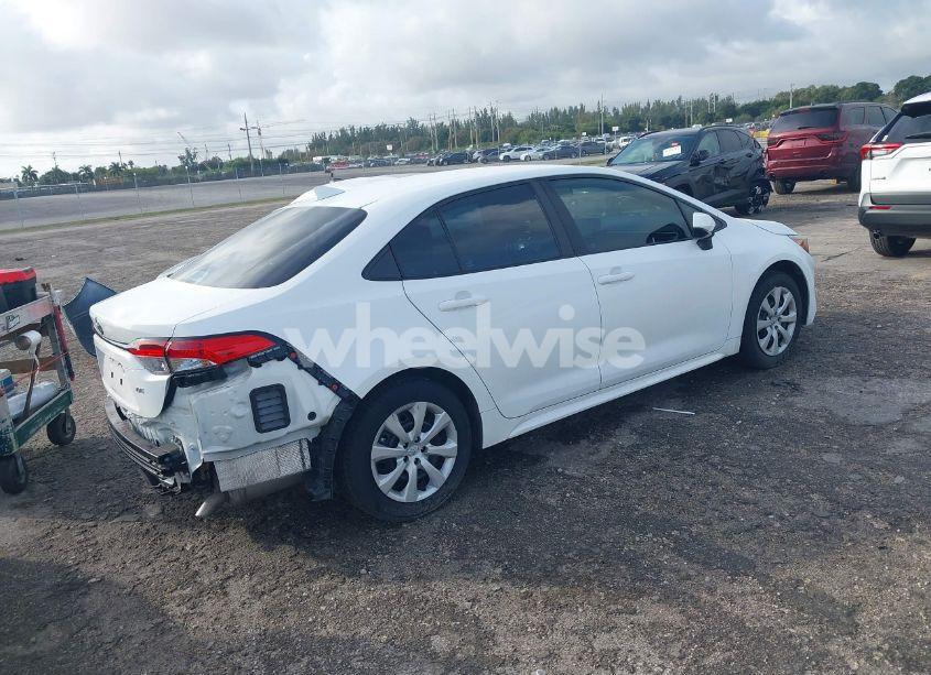 Photo 4 of 2022 Toyota Corolla LE (VIN 5YFEPMAE3NP370522)