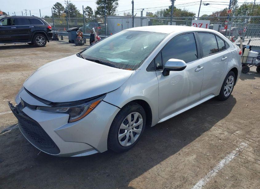 Photo 2 of 2022 Toyota Corolla LE (VIN 5YFEPMAE3NP385764)