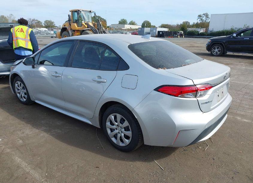 Photo 3 of 2022 Toyota Corolla LE (VIN 5YFEPMAE3NP385764)