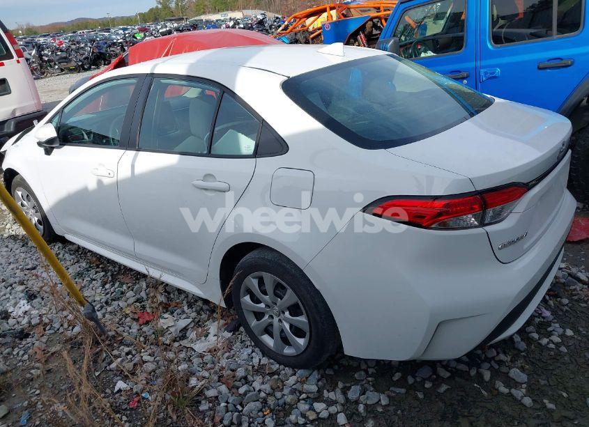 Photo 3 of 2021 Toyota Corolla LE (VIN 5YFEPMAE4MP154497)