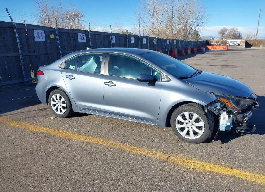 2021 Toyota Corolla LE (VIN 5YFEPMAE4MP191131) main photo