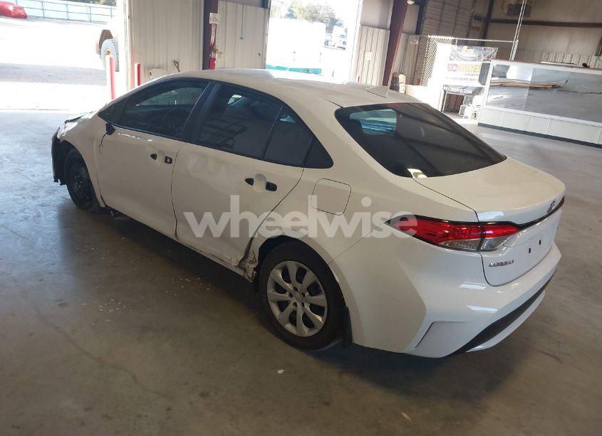 Photo 3 of 2021 Toyota Corolla LE (VIN 5YFEPMAE4MP193932)