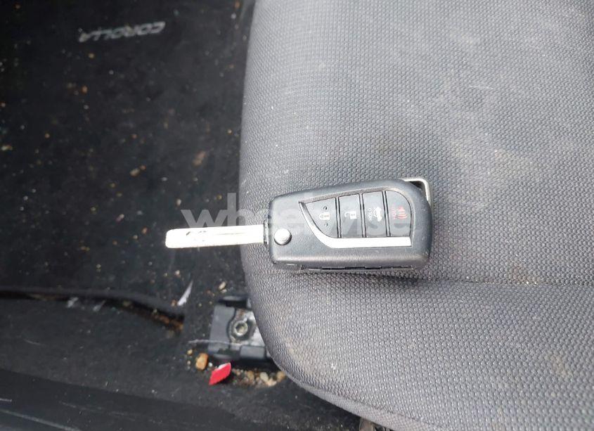 Photo 11 of 2021 Toyota Corolla LE (VIN 5YFEPMAE4MP209949)