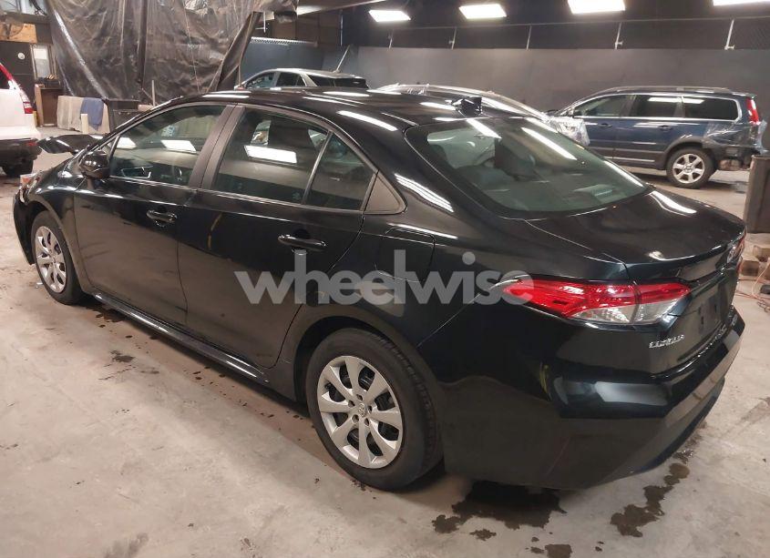 Photo 3 of 2021 Toyota Corolla LE (VIN 5YFEPMAE4MP240828)