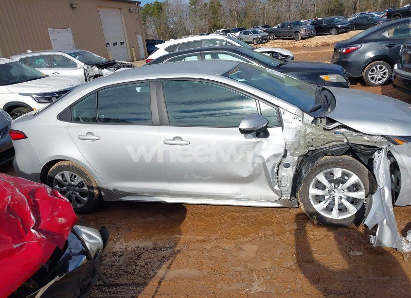 Photo 13 of 2021 Toyota Corolla LE (VIN 5YFEPMAE4MP242742)