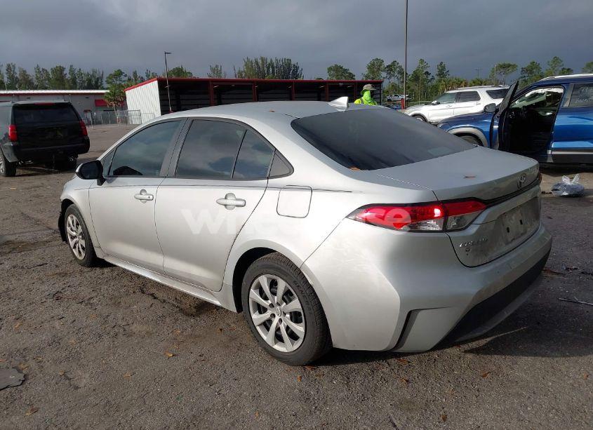 Photo 3 of 2021 Toyota Corolla LE (VIN 5YFEPMAE4MP258519)