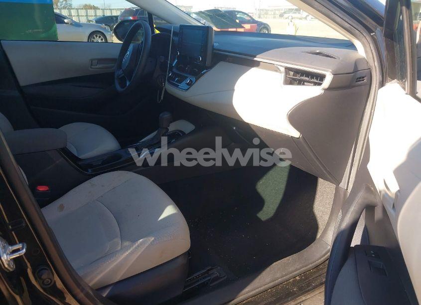 Photo 5 of 2022 Toyota Corolla LE (VIN 5YFEPMAE4NP278853)