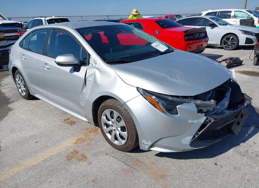 2022 Toyota Corolla LE (VIN 5YFEPMAE4NP283308) main photo