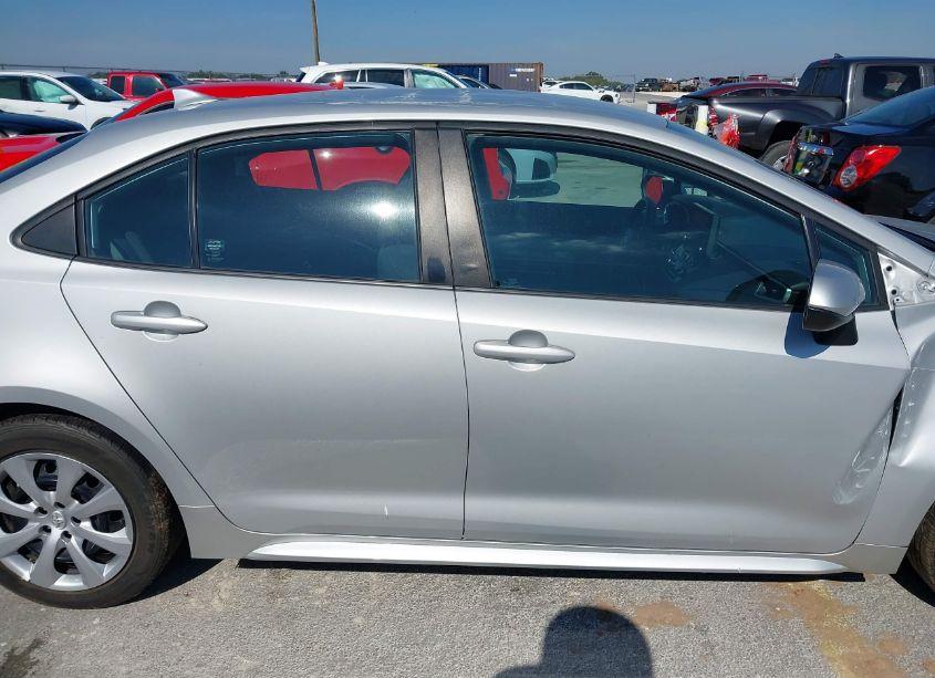 Photo 13 of 2022 Toyota Corolla LE (VIN 5YFEPMAE4NP283308)