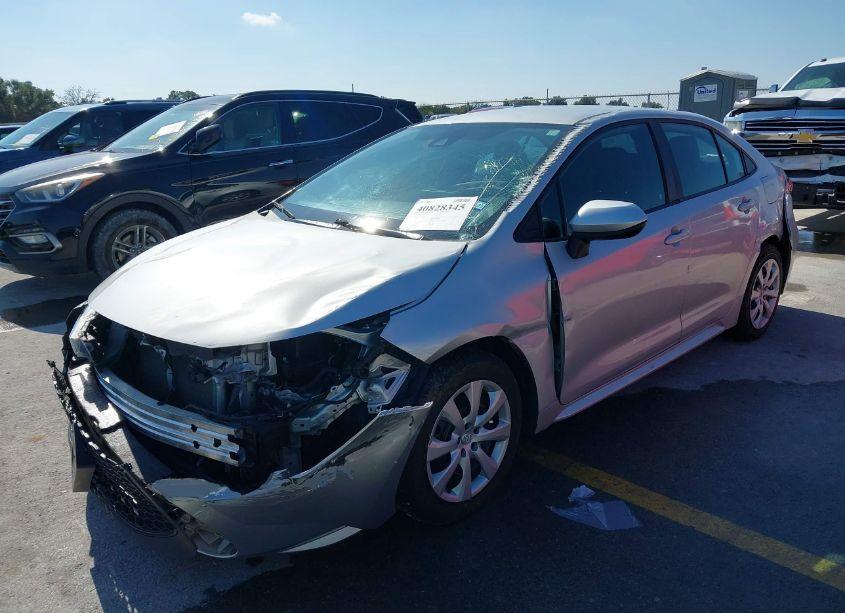 Photo 2 of 2022 Toyota Corolla LE (VIN 5YFEPMAE4NP283308)