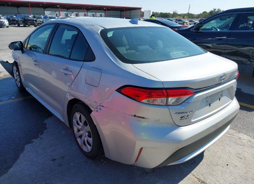 Photo 3 of 2022 Toyota Corolla LE (VIN 5YFEPMAE4NP283308)