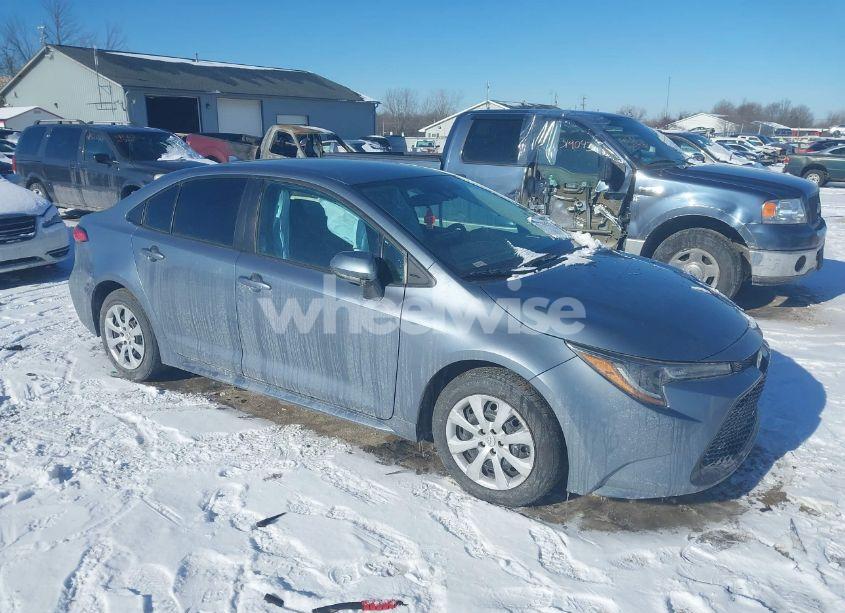 2022 Toyota Corolla LE (VIN 5YFEPMAE4NP296303) main photo