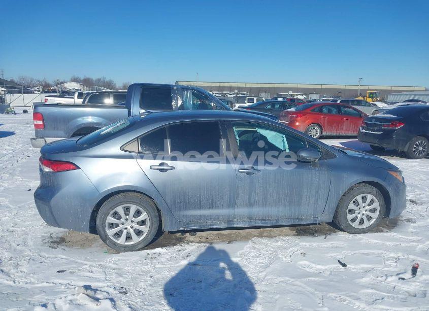 Photo 13 of 2022 Toyota Corolla LE (VIN 5YFEPMAE4NP296303)