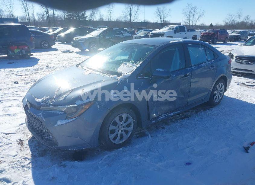 Photo 2 of 2022 Toyota Corolla LE (VIN 5YFEPMAE4NP296303)