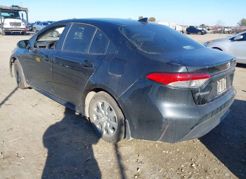 Photo 3 of 2022 Toyota Corolla LE (VIN 5YFEPMAE4NP310328)