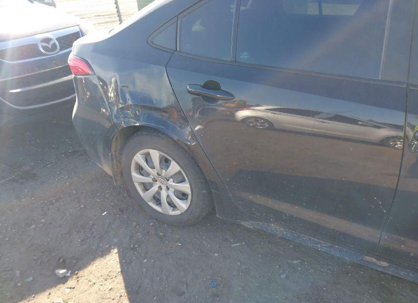 Photo 6 of 2022 Toyota Corolla LE (VIN 5YFEPMAE4NP310328)